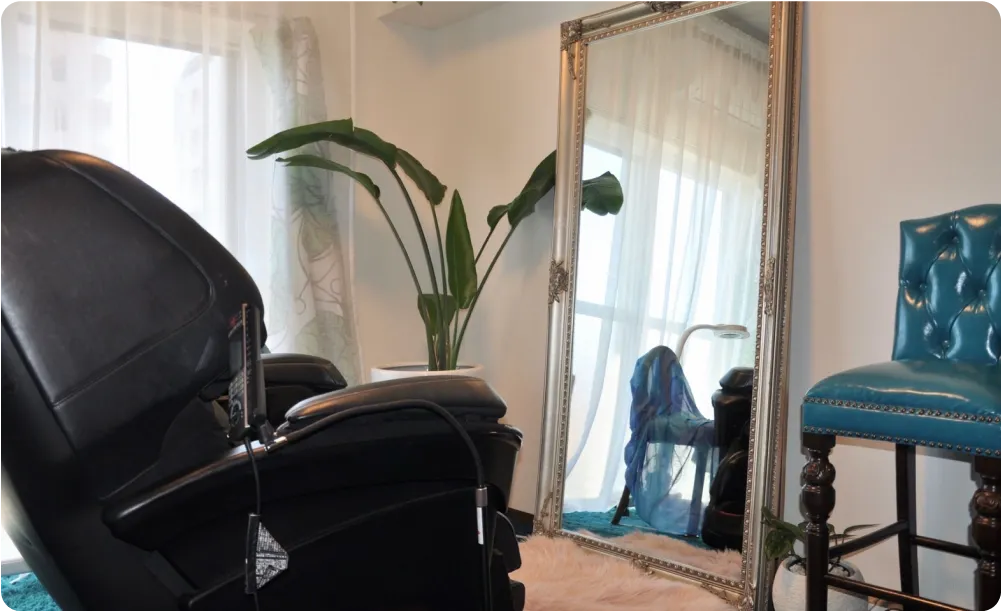 マッサージチェアが置かれた施術スペース