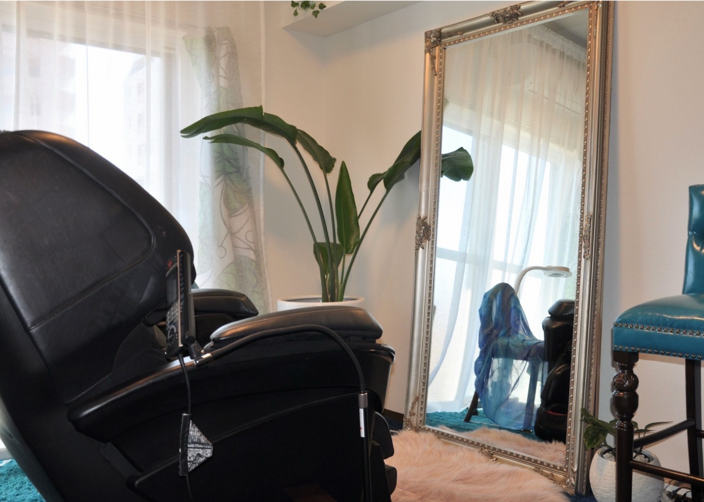 マッサージチェアが置かれた施術スペース