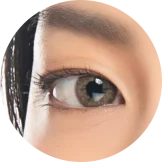 Mask group (3) 女性のアイラインのアップ画像