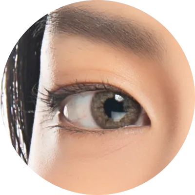 女性のアイラインのアップ画像